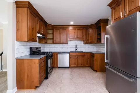 Kitchen - 1811 E Lakeview Dr, Benton, AR 72015 photo 1 of 4