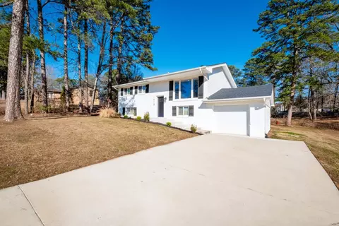 Exterior - 1811 E Lakeview Dr, Benton, AR 72015 photo 4 of 13
