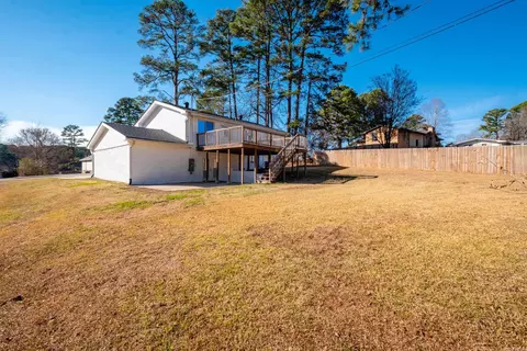 Exterior - 1811 E Lakeview Dr, Benton, AR 72015 photo 8 of 13