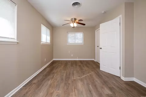 Bedroom - 1811 E Lakeview Dr, Benton, AR 72015 photo 4 of 7