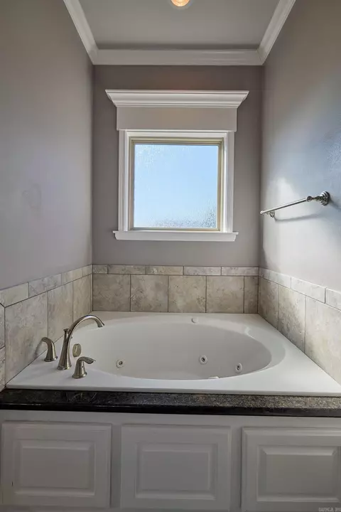 Bath - 6302 Rimfire Cv, Bryant, AR 72022 photo 4 of 6