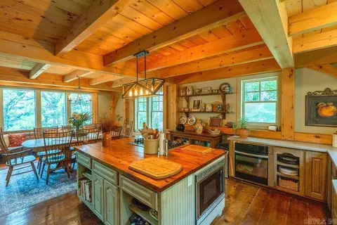 Kitchen - 144 Lake Point Dr, Quitman, AR 72131 photo 3 of 4