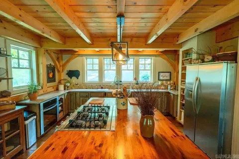 Kitchen - 144 Lake Point Dr, Quitman, AR 72131 photo 2 of 4