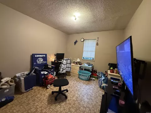 Bedroom - 402 N Ferguson St, Hope, AR 71801 photo 2 of 4