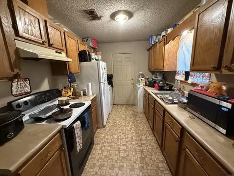 Kitchen - 402 N Ferguson St, Hope, AR 71801 photo 1 of 2