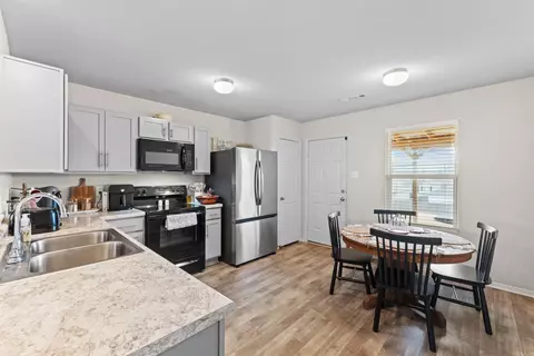 Kitchen - 20 Summer Wind, Conway, AR 72032 photo 1 of 2