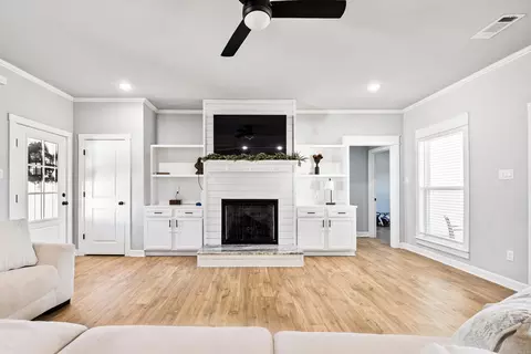 Living - 11638 Mars Hill Rd, Bauxite, AR 72011 photo 1 of 1