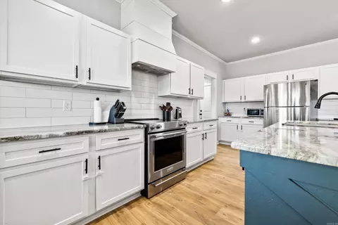 Kitchen - 11638 Mars Hill Rd, Bauxite, AR 72011 photo 6 of 6