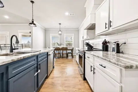 Kitchen - 11638 Mars Hill Rd, Bauxite, AR 72011 photo 4 of 6