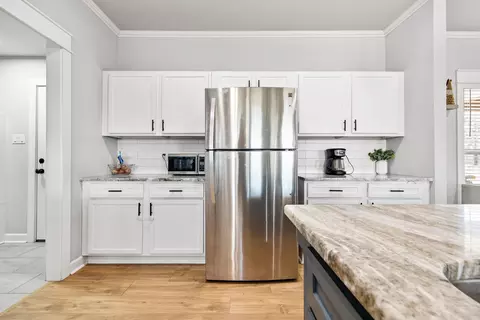 Kitchen - 11638 Mars Hill Rd, Bauxite, AR 72011 photo 5 of 6