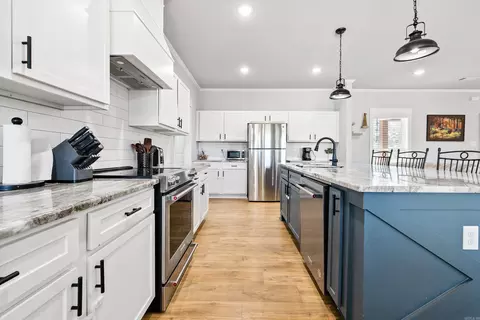 Kitchen - 11638 Mars Hill Rd, Bauxite, AR 72011 photo 3 of 6