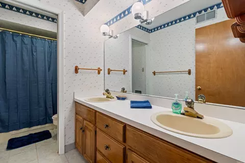 Bath - 90 Silverpoint Unit 4 Dr, Mount Ida, AR 71957 photo 4 of 4