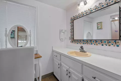 Bath - 90 Silverpoint Unit 4 Dr, Mount Ida, AR 71957 photo 2 of 4