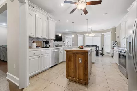 Kitchen - 2575 Forest View Dr, Conway, AR 72034 photo 6 of 6
