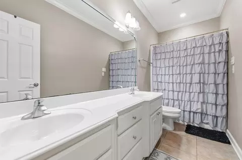 Bath - 2575 Forest View Dr, Conway, AR 72034 photo 4 of 4