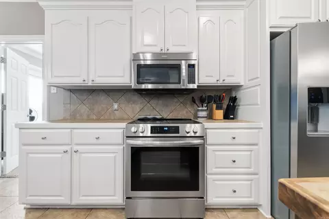 Kitchen - 2575 Forest View Dr, Conway, AR 72034 photo 4 of 6