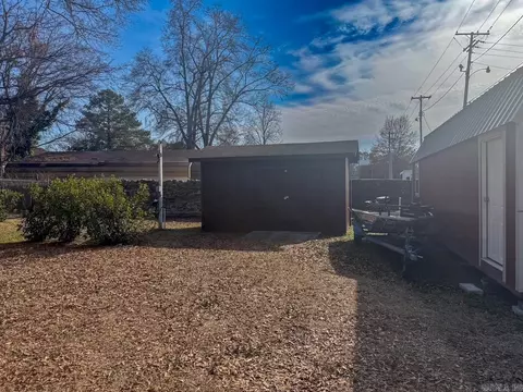 Exterior - 203 Pine Bluff St, Malvern, AR 72104 photo 9 of 11