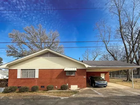 Exterior - 203 Pine Bluff St, Malvern, AR 72104 photo 5 of 11