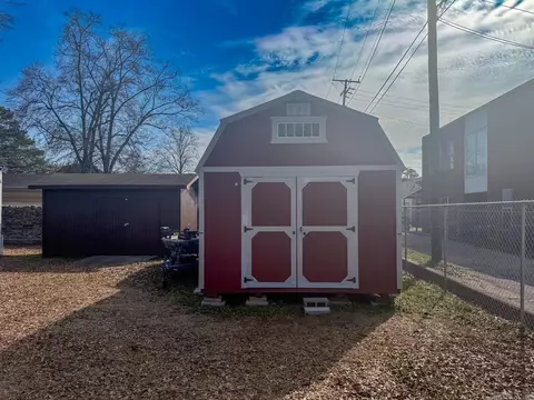 Exterior - 203 Pine Bluff St, Malvern, AR 72104 photo 11 of 11