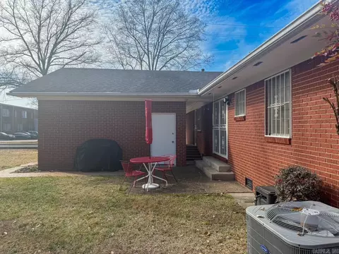 Exterior - 203 Pine Bluff St, Malvern, AR 72104 photo 8 of 11
