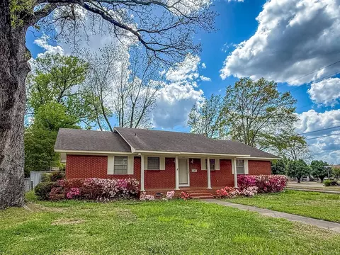 Exterior - 203 Pine Bluff St, Malvern, AR 72104 photo 2 of 11