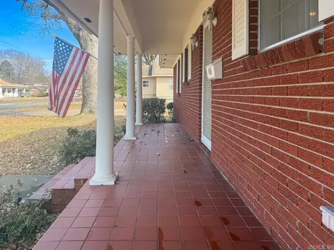 Exterior - 203 Pine Bluff St, Malvern, AR 72104 photo 3 of 11