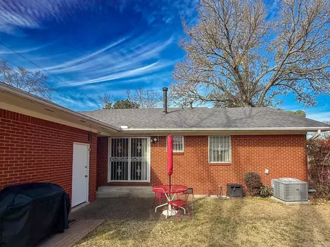 Exterior - 203 Pine Bluff St, Malvern, AR 72104 photo 7 of 11