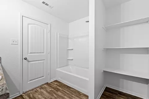 Entry Way - 13 Oakland Cir, Austin, AR 72007 photo 4 of 7