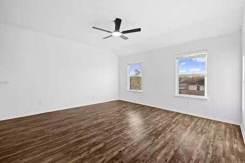 Living - 13 Oakland Cir, Austin, AR 72007 photo 3 of 3