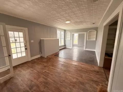 Living - 404 Turner St, Warren, AR 71671 photo 2 of 5