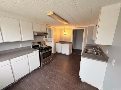 Kitchen - 404 Turner St, Warren, AR 71671 photo 2 of 3