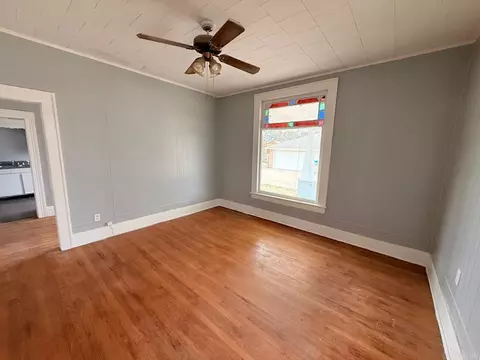 Living - 404 Turner St, Warren, AR 71671 photo 4 of 5