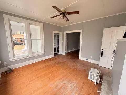 Living - 404 Turner St, Warren, AR 71671 photo 5 of 5
