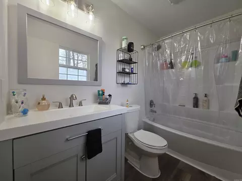 Bath - 9 Palmer Dr, Conway, AR 72032 photo 3 of 3