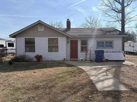 103 Oak St, Bull Shoals, AR 72619
