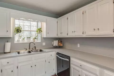 Kitchen - 12504 Dalin Rd, Cabot, AR 72023 photo 3 of 4