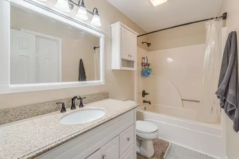 Bath - 12504 Dalin Rd, Cabot, AR 72023 photo 2 of 2