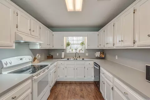 Kitchen - 12504 Dalin Rd, Cabot, AR 72023 photo 2 of 4