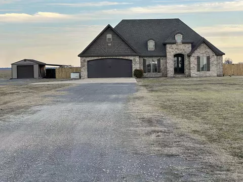 422 W State St, Caraway, AR 72419