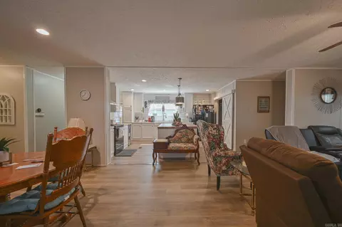 132 E Robinson Rd, De Queen, AR 71832 photo 3