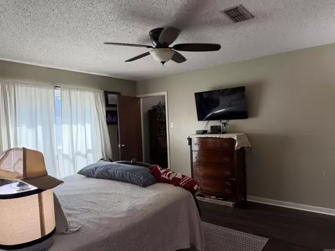 Bedroom - 6 Cromwell Cv, Pine Bluff, AR 71603 photo 2 of 5