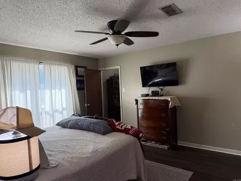 Bedroom - 6 Cromwell Cv, Pine Bluff, AR 71603 photo 2 of 5