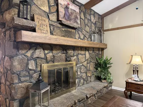 Living - 6 Cromwell Cv, Pine Bluff, AR 71603 photo 4 of 4