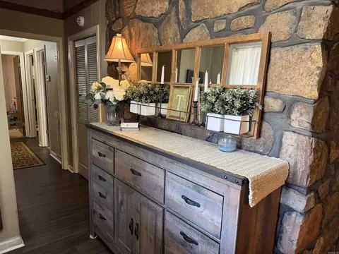 Entry Way - 6 Cromwell Cv, Pine Bluff, AR 71603 photo 2 of 2
