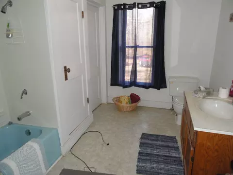 Bath - 4473 Rumley Rd, Dennard, AR 72629 photo 5 of 7