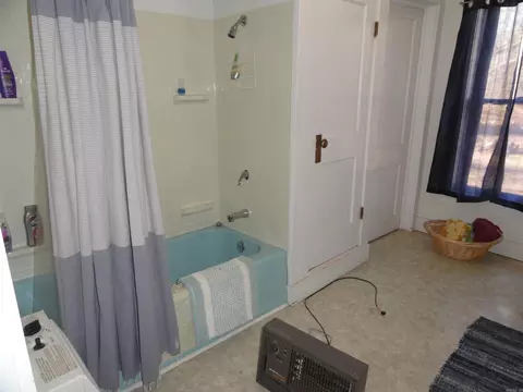 Bath - 4473 Rumley Rd, Dennard, AR 72629 photo 4 of 7