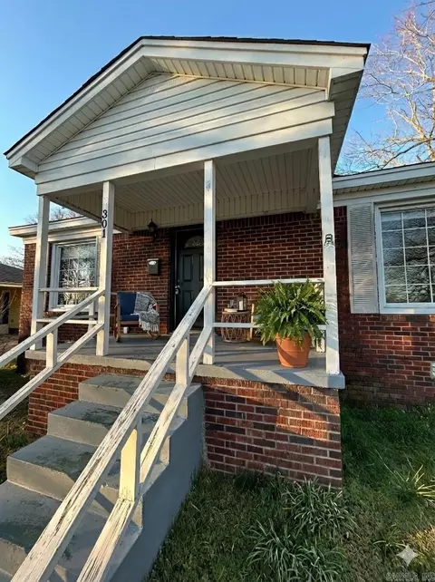 Exterior - 301 W Pine St, Benton, AR 72015 photo 2 of 5