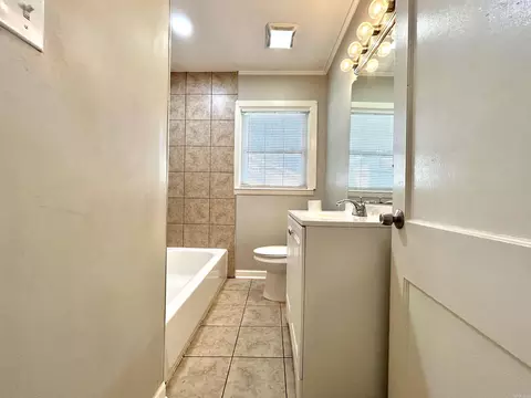 Bath - 301 W Pine St, Benton, AR 72015 photo 2 of 6