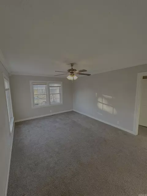 Living - 301 W Pine St, Benton, AR 72015 photo 2 of 5