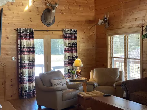 Living - 465 S Riverview Ln, Mountain View, AR 72560 photo 4 of 7
